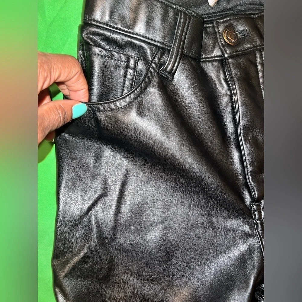 Abercrombie&Fitch Faux Leather 90s Relaxed Jean Ultra High Rise Pants size 25/0S - Picture 5 of 9